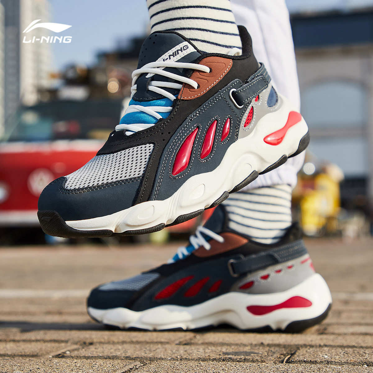 中国李宁纽约时装周系列休闲鞋女蝶鞋时尚秋冬季潮流皮面运动鞋