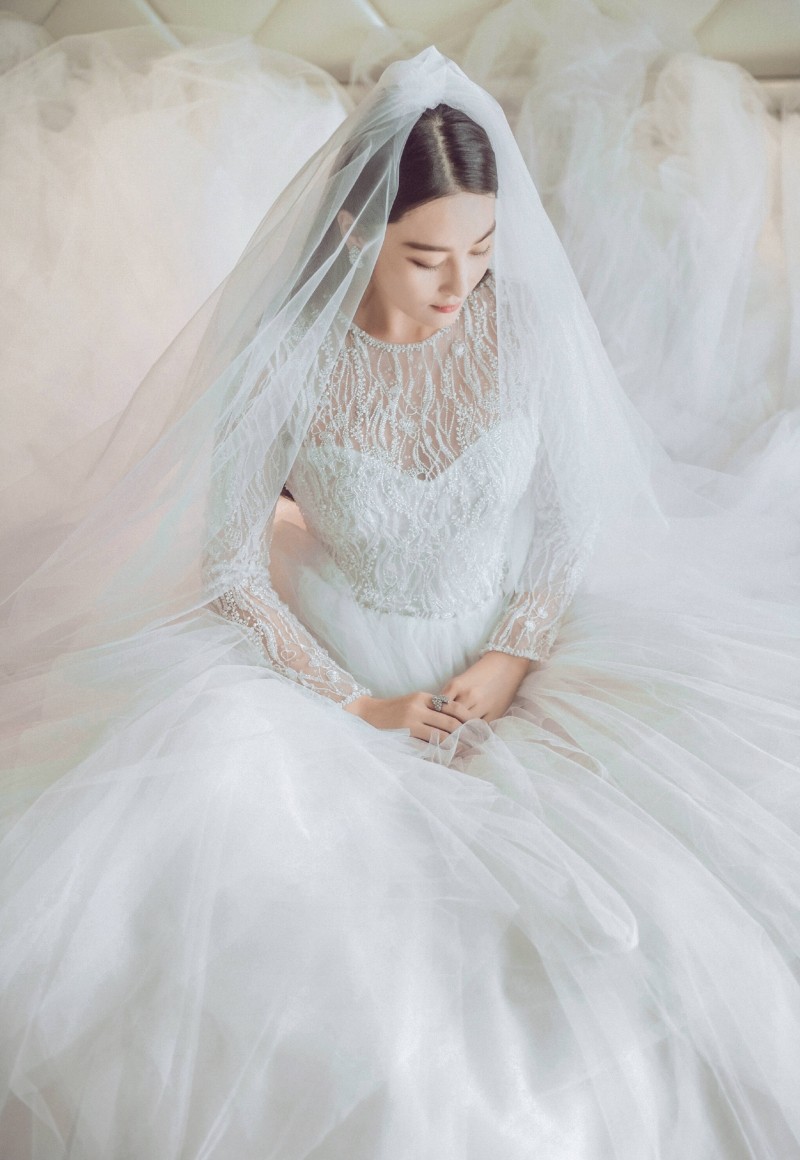 张馨予结婚出门头纱气质款新娘婚礼婚纱礼服配件拖尾遮面素纱裸纱