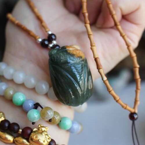 天然玉石保真和田玉河磨籽料原皮析木绿手工项坠