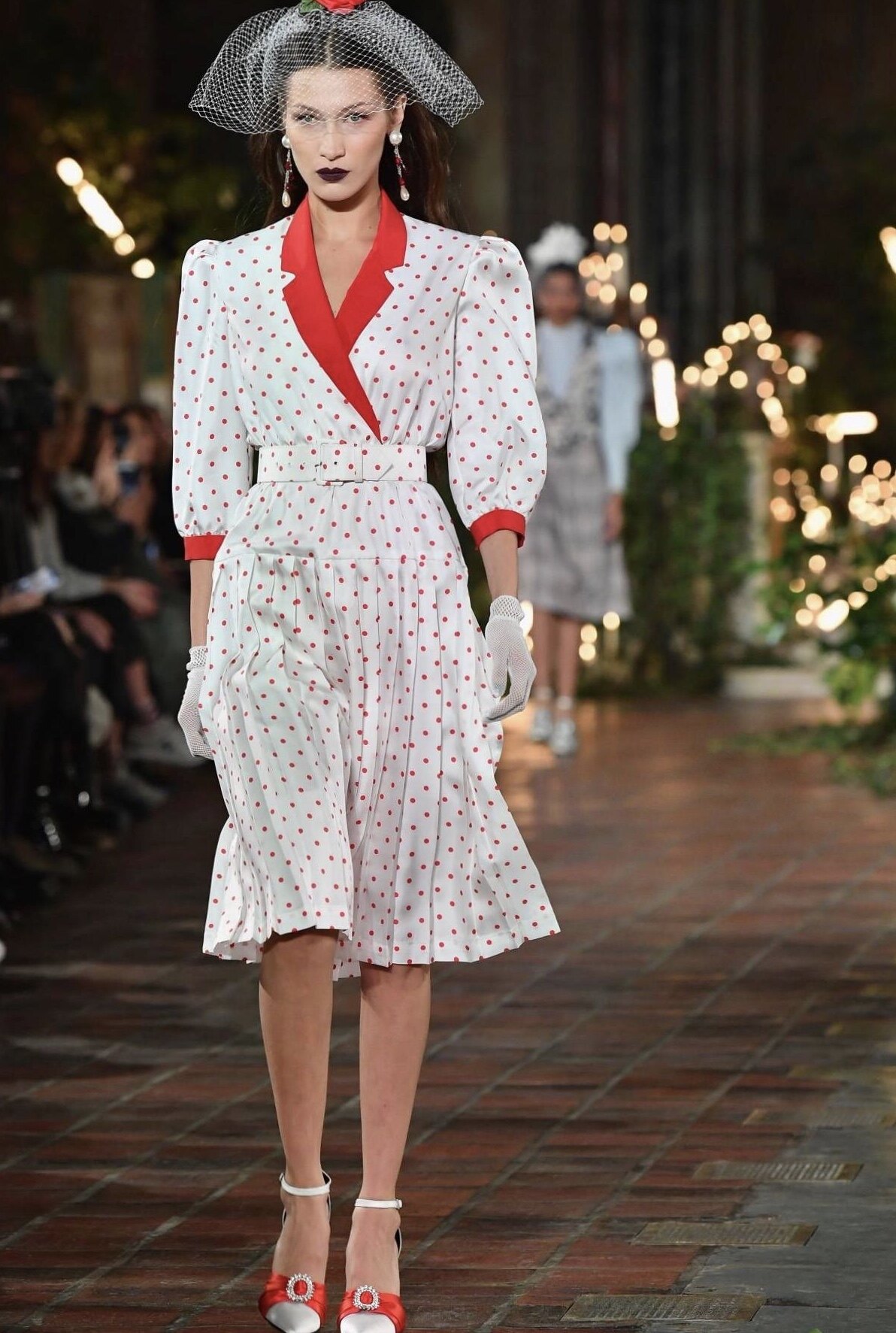 贝拉bellahadidi同款新款法式复古红色领拼接白波点撞色泡泡中袖