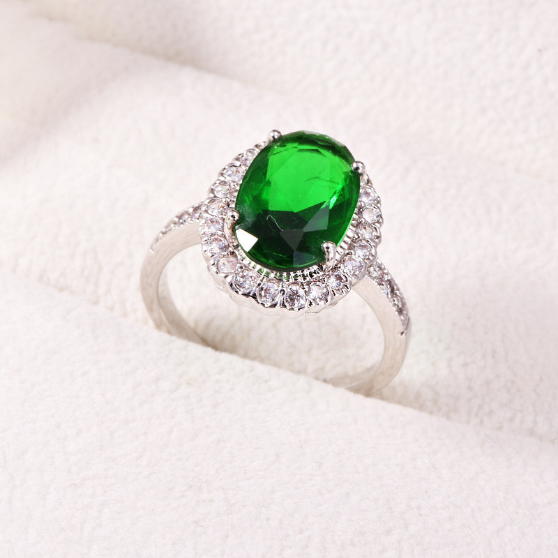 奢华暗色祖母绿色水晶戒指3克拉锆石戒指