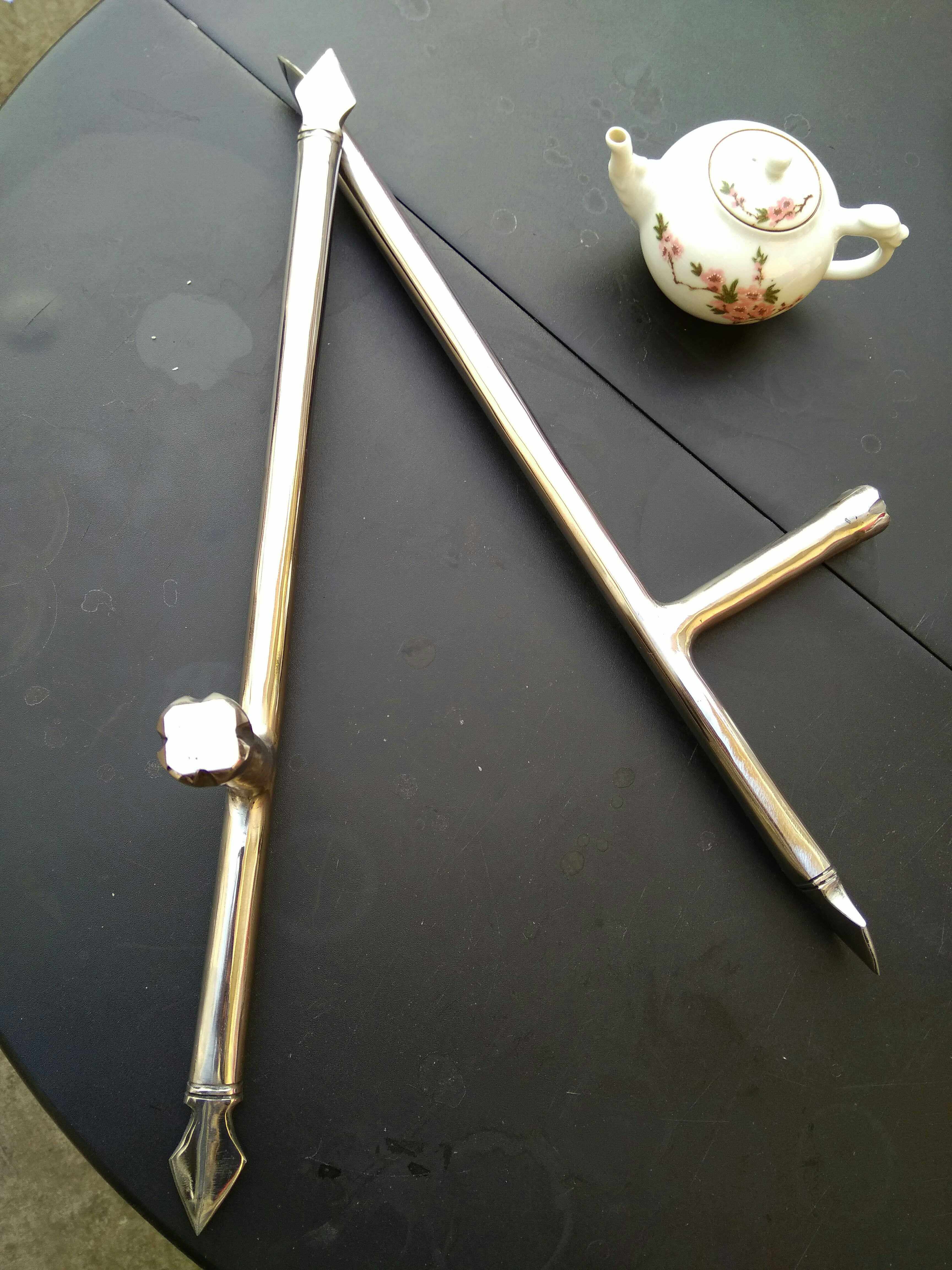 拐棍新品手工锻打武术双拐防卫保安东方棍防暴t型棍