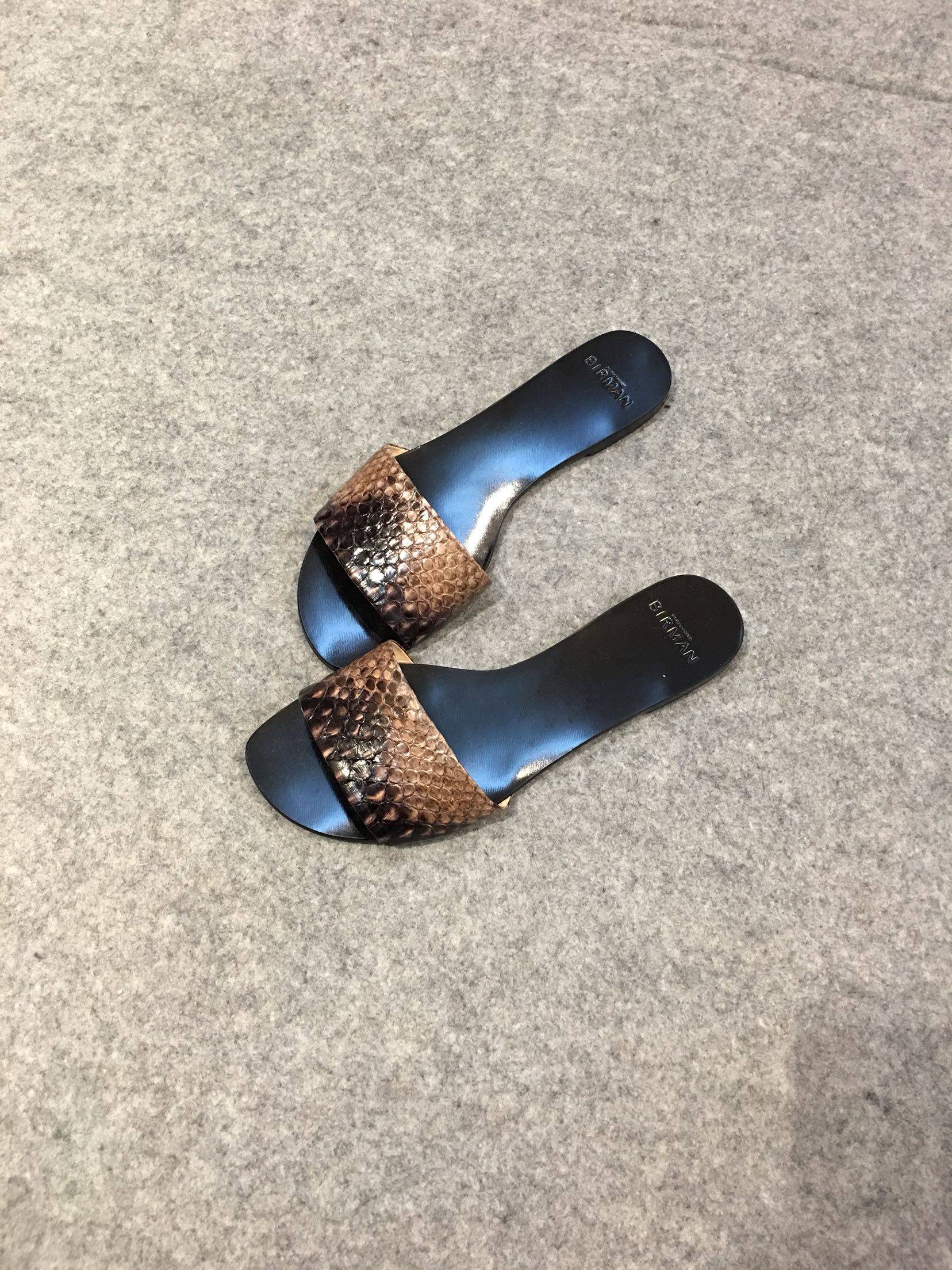 美国采购新上alexandrebirman蛇皮黑色女士平底拖鞋时装凉鞋