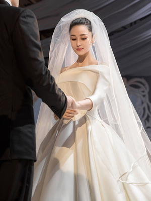 热卖的张馨予结婚明星同款轻奢头纱超宽3米超长5米缎包边拖尾婚纱