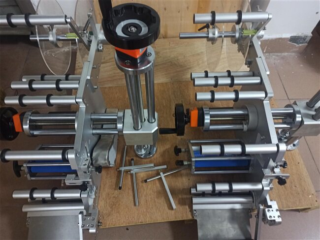 贴标机平面不干胶生产线流水线标头配件分页机纸箱盒子贴标机