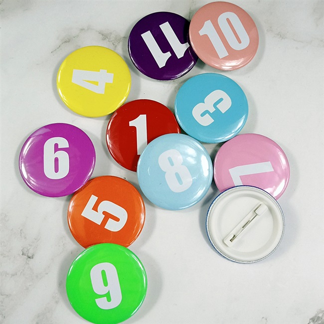 胸章编号理发师彩色数字徽章胸针直播抽奖运动个性徽章