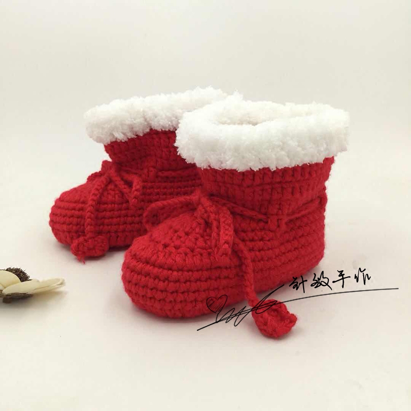 红线织一行上一行下,白线织一行上一行下,收边鞋后跟处白色线挑起20针