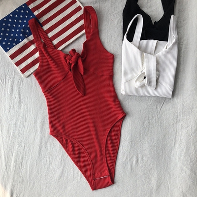 复古胸前镂空蝴蝶结吊带连身衣大露背纯色螺纹按扣三角连体衣女夏