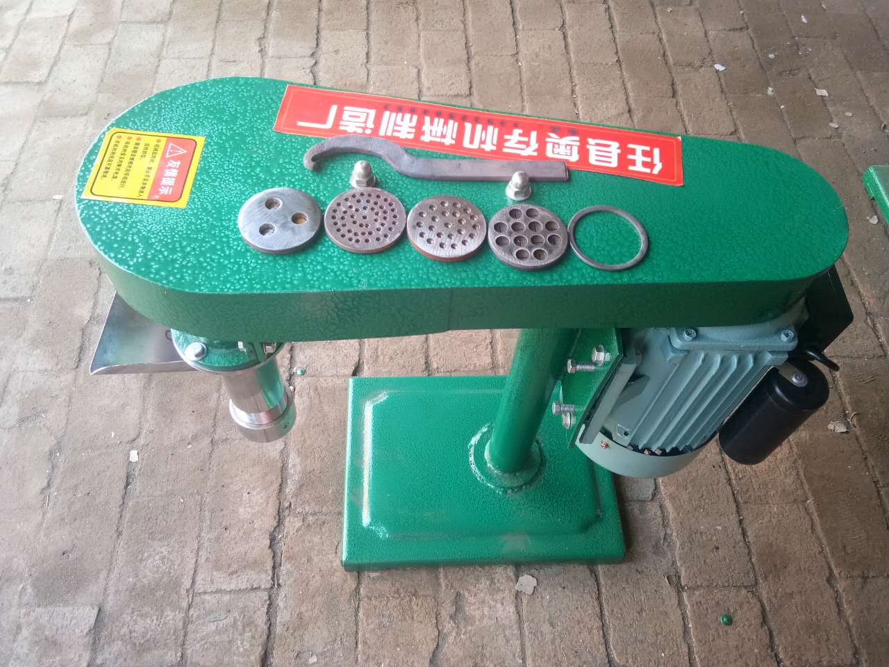 压辣条机器自熟辣条机牛筋面机自动辣片机商用厂家商用面条