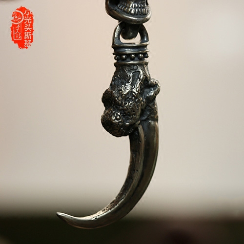 小光头斯基手工精品高山隆18k金眼骷髅纯银鹰爪吊坠项坠