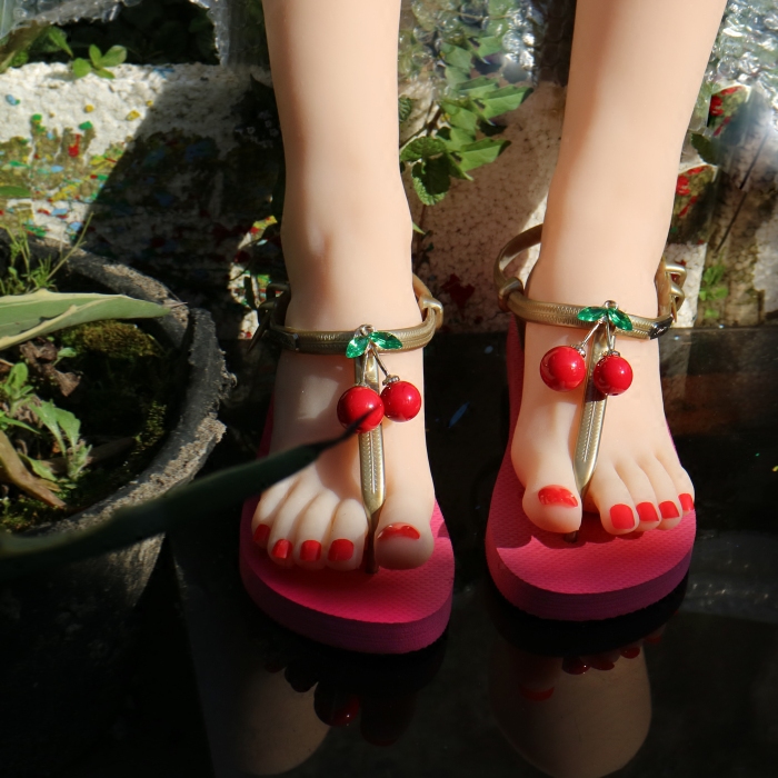2021夏季平底女鞋珍珠樱桃夹趾凉鞋女粗跟夹脚学生百搭罗马鞋女潮