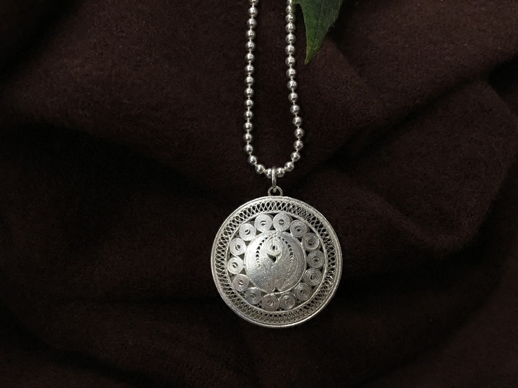 凤凰古城麻茂庭同款s999足银拉丝编花太阳鼓吊坠双面项坠