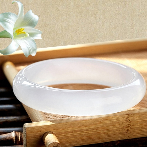 白色玛瑙手镯女款甜美秀气少女士巴西天然正品原色冰种玉髓镯子