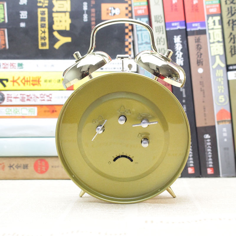 合飞上发条闹钟复古机械闹钟创意学生卧室超大声闹表老式金属钟表