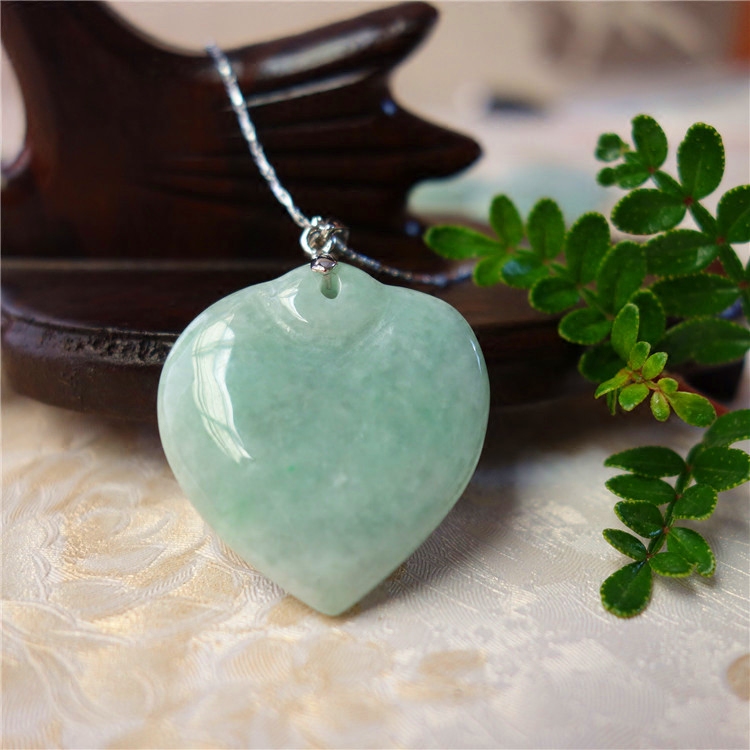 翡翠爱心玉石吊坠桃心玉佩情侣心形挂件挂坠项坠