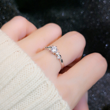 Korean version of personalized small diamond six claw niche luxury ring
