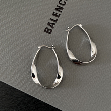 Ear Companion Female Mobius Premium Ear Studs