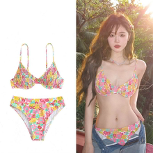 Colorful printed pleated bikini steel tray with small chest gathered together