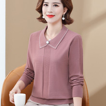 Loose middle-aged and elderly base knitted sweater with a stylish lapel