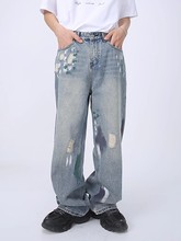 VOGUO distressed design creates a slimming and wide leg jeans