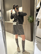 High waisted slim quarter pants with a stylish gray suit shorts