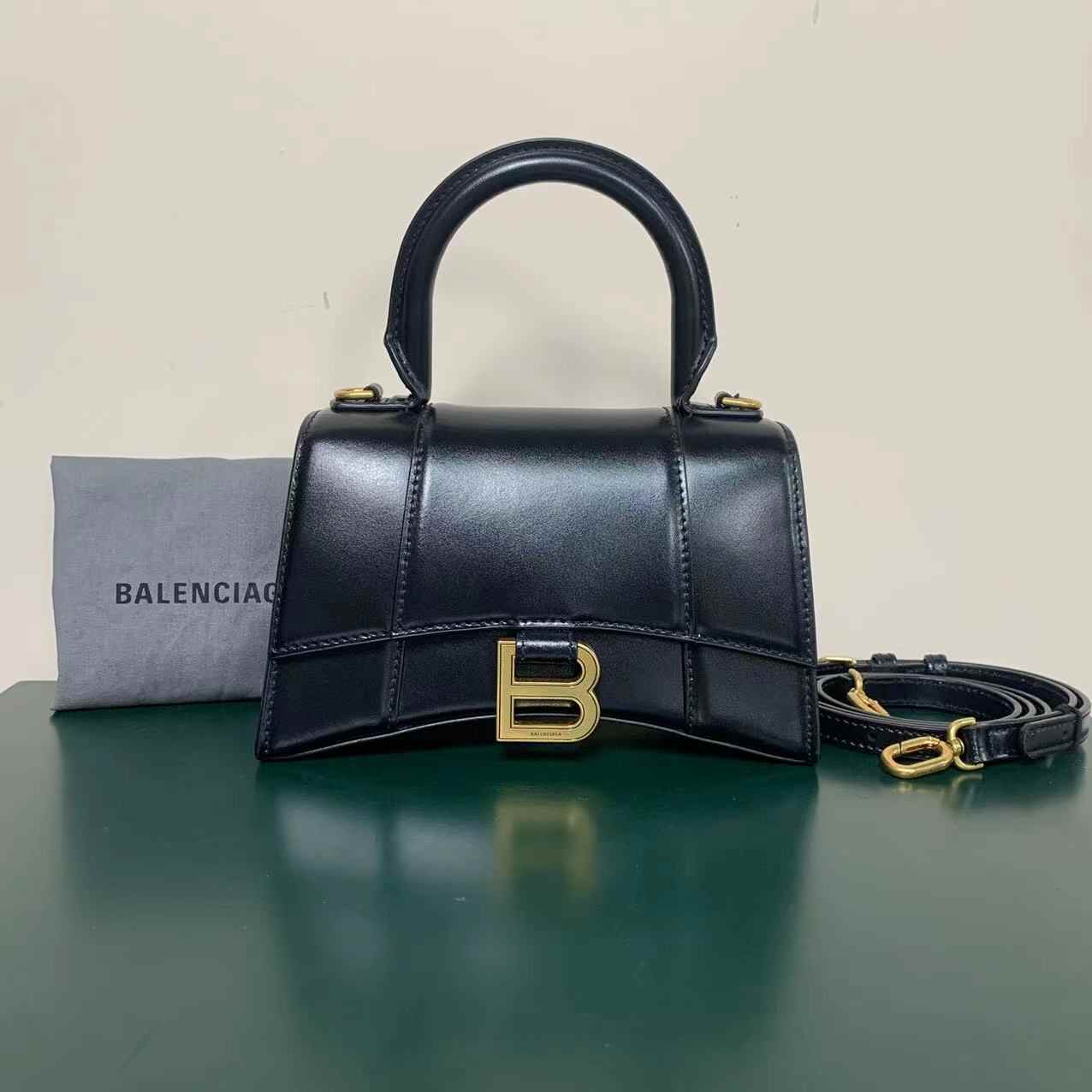 海外並行輸入正規品 バレンシアガ BALENCIAGA クロコ型押しミニチェーンショルダーバッグ ゴールド bb326#rinkan A 