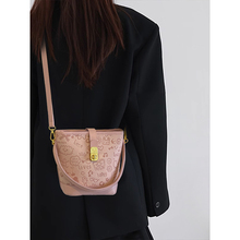 Light luxury and niche bucket crossbody bag with super hot and high-end texture