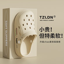 Thick soled outdoor anti slip and wear-resistant perforated shoes with a feeling of stepping on feces