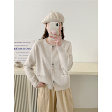 Fashionable and western-style sweater jacket popular among women