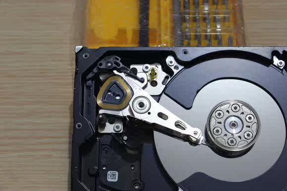 电脑开机硬盘吱吱响_电脑开机硬盘吱吱响