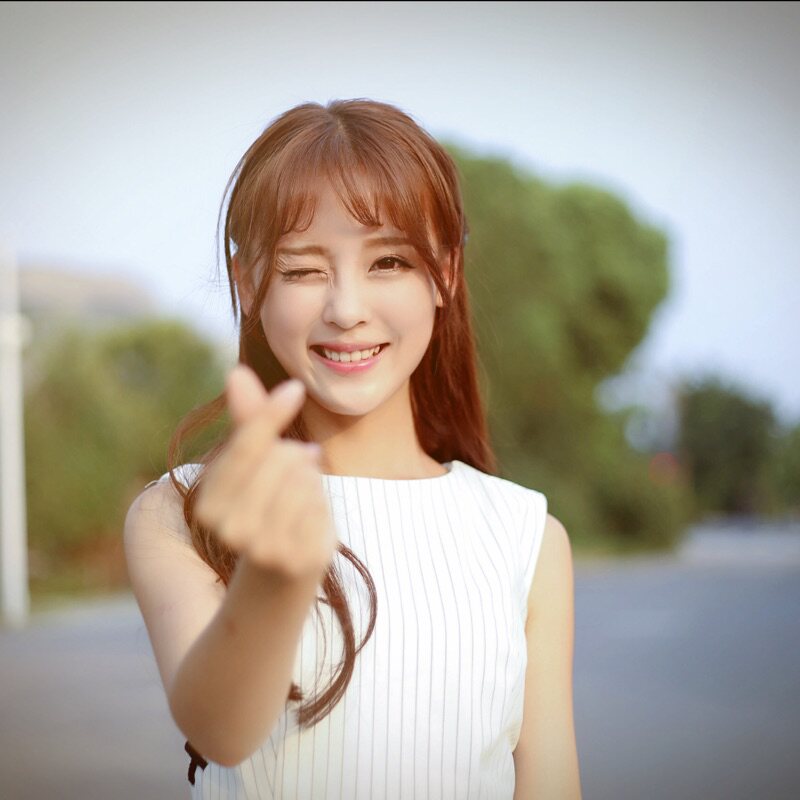 明加加j8小清新甜美泡泡袖木耳边压褶娃娃衫上衣