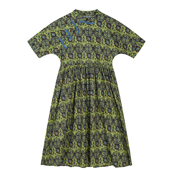 Xiaole goes to original parent-child outfit 71 lessons for summer girls taking photos of printed cotton mother-daughter dresses on a new Chinese style vacation
Xiaole goes to original parent-child outfit 71 lessons for summer girls taking photos of printed cotton mother-daughter dresses on a new Chinese style vacation
