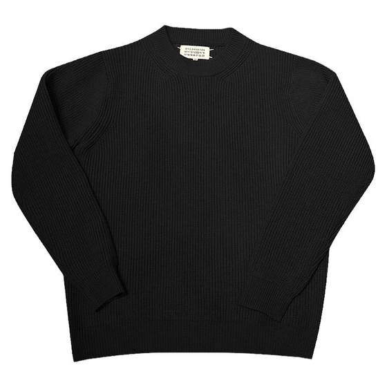 Four corner stitching logo design solid color round neck pullover knit sweater black classic striped warm sweater for men and women
Four corner stitching logo design solid color round neck pullover knit sweater black classic striped warm sweater for men and women