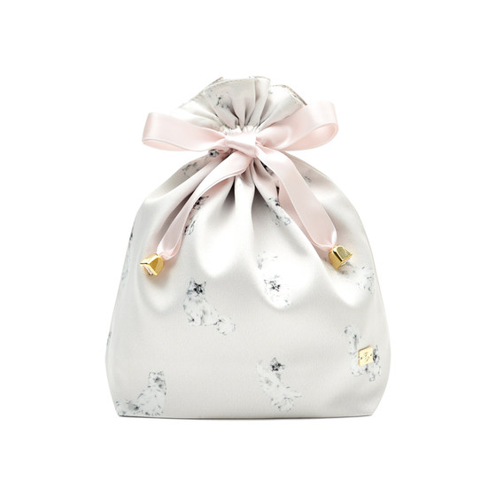 Cute cat printed silk fabric travel underwear storage bag pumping bag small objects to be available for large and small
Cute cat printed silk fabric travel underwear storage bag pumping bag small objects to be available for large and small
