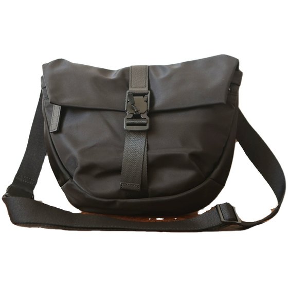 LANSPACE Nylon One-shoulder Crossbody Bag Men's Crossbody Bag Casual Small Bag Mobile Bag Japanese Fashion Black
LANSPACE Nylon One-shoulder Crossbody Bag Men's Crossbody Bag Casual Small Bag Mobile Bag Japanese Fashion Black