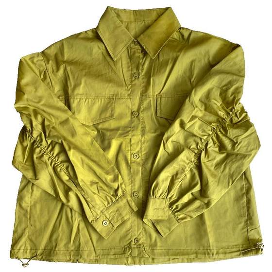 Drawstring shirt for women in spring and autumn new 2024 short loose design niche lapel shirt jacket long sleeve top
Drawstring shirt for women in spring and autumn new 2024 short loose design niche lapel shirt jacket long sleeve top