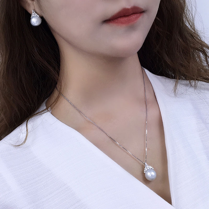澳洲南洋白珠冰雪女王耳钉天然色澳白珍珠耳吊坠耳环18K金镶钻石