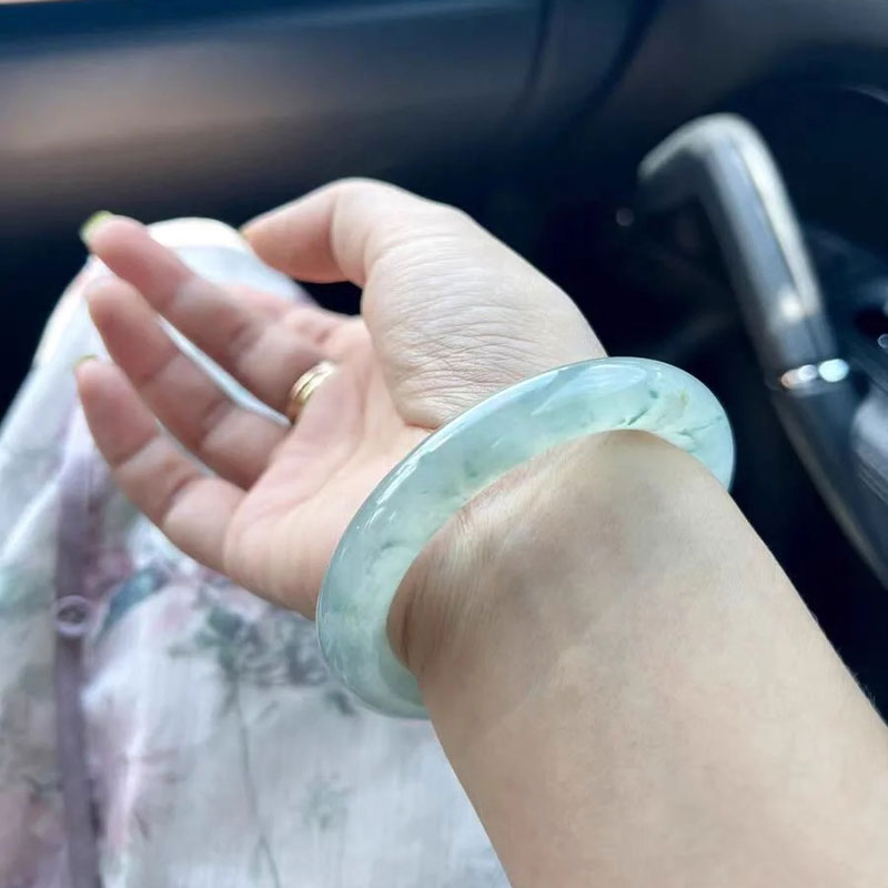 新品翡翠手镯a货飘花冰种玉手镯女款细圆条正品贵妃宽版半山水玉