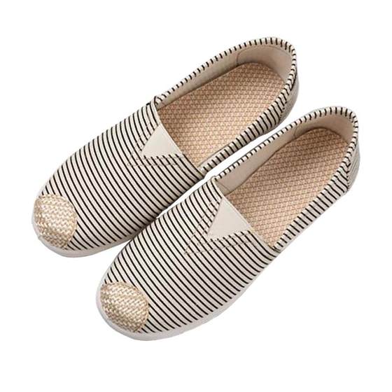 Casual breathable canvas shoes Female spring and autumn new old Beijing cloth shoes wild Korean version red anti -slip soft bottom shoes Casual breathable canvas shoes Female spring and autumn new old Beijing cloth shoes wild Korean version red anti -slip soft bottom shoes