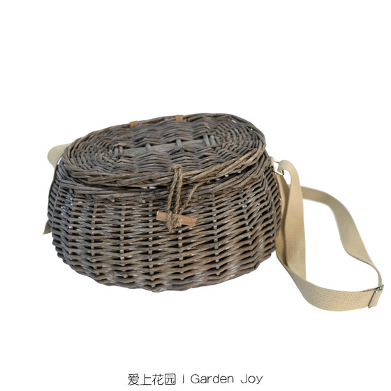 Fall in love with the garden, gardening and groceries, home storage, oval willow basket, backpack, old fish basket
Fall in love with the garden, gardening and groceries, home storage, oval willow basket, backpack, old fish basket