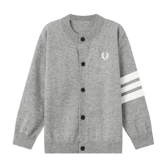 Duoduo boy knitted cardigan jacket spring and autumn style 2025 new children's Zhongda Children's College style embroidered sweater
Duoduo boy knitted cardigan jacket spring and autumn style 2025 new children's Zhongda Children's College style embroidered sweater