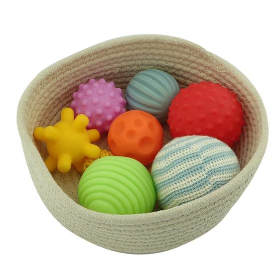 Montessorius one-year-old baby teaching aids gripping pinch ball infant eight-petal ball hand grabs ball children early education educational toys
Montessorius one-year-old baby teaching aids gripping pinch ball infant eight-petal ball hand grabs ball children early education educational toys