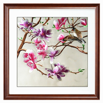 Suzhou embroidery ໄຫມບໍລິສຸດສໍາເລັດຮູບ magnolia ດອກແລະນົກຫ້ອງດໍາລົງຊີວິດຫ້ອງໂຖງເຂົ້າຫ້ອງໂຖງຫ້ອຍສີທອງ jade boutique ຫ້ອງໂຖງເຕັມ