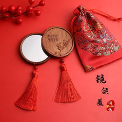 Xinjiang free shipping wedding gifts for the newlyweds, a pair of high-end practical combs and mirrors for best friends and best friends.