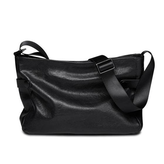 Men's messenger bag large -capacity leather men's backpack casual business work commute bag tide men's cowhide shoulder bag Men's messenger bag large -capacity leather men's backpack casual business work commute bag tide men's cowhide shoulder bag