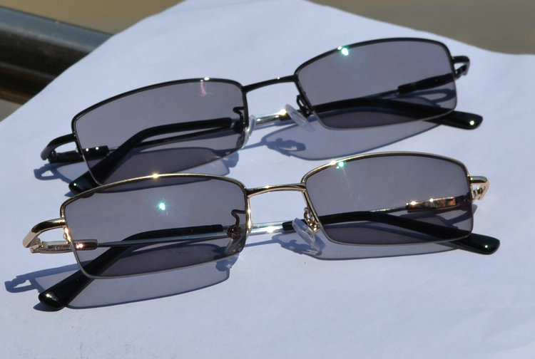 1.56非球面超平变色镜抗蓝光防眩光车内变色片平光近视树脂眼镜片