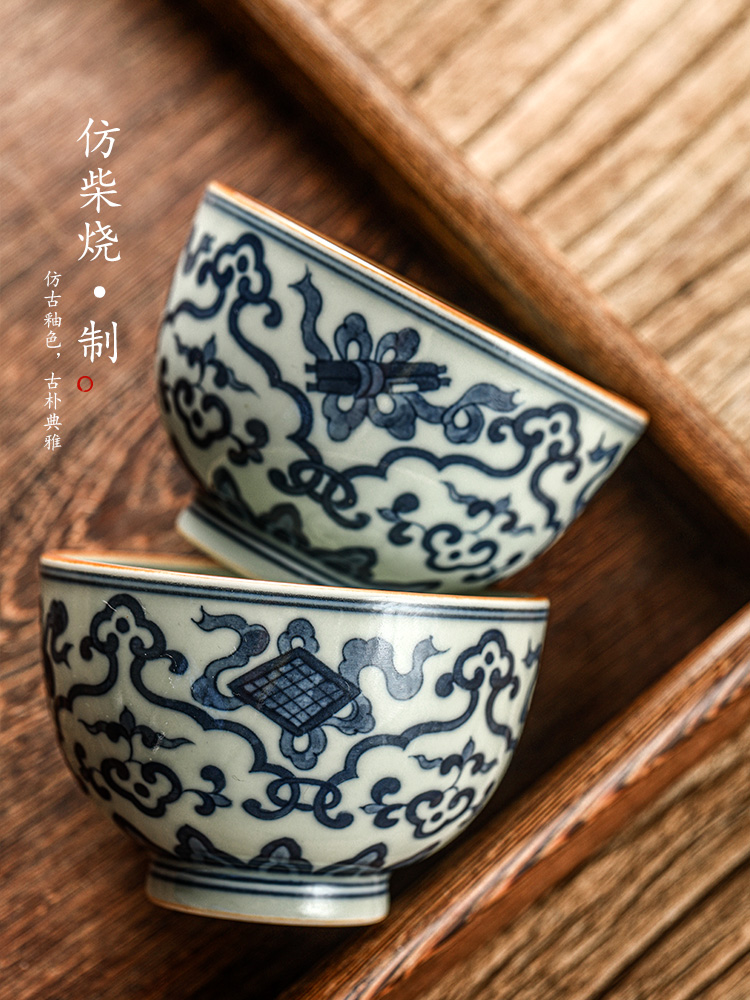 Jingdezhen blue and white master cup sample tea cup single CPU checking ceramic hand large kung fu tea cups. A single