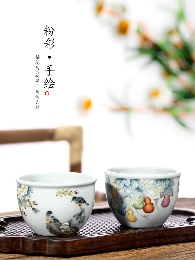 Jingdezhen pure manual master cup sample tea cup single CPU kung fu teacups hand - made flowers and birds famille rose porcelain bowl is in use