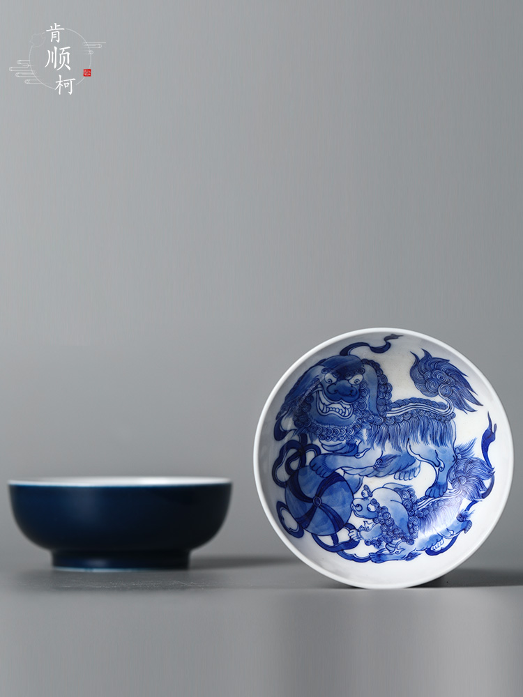 Jingdezhen checking blue and white kung fu master cup single CPU hand - made teacup large ji blue ceramic tea cups of tea