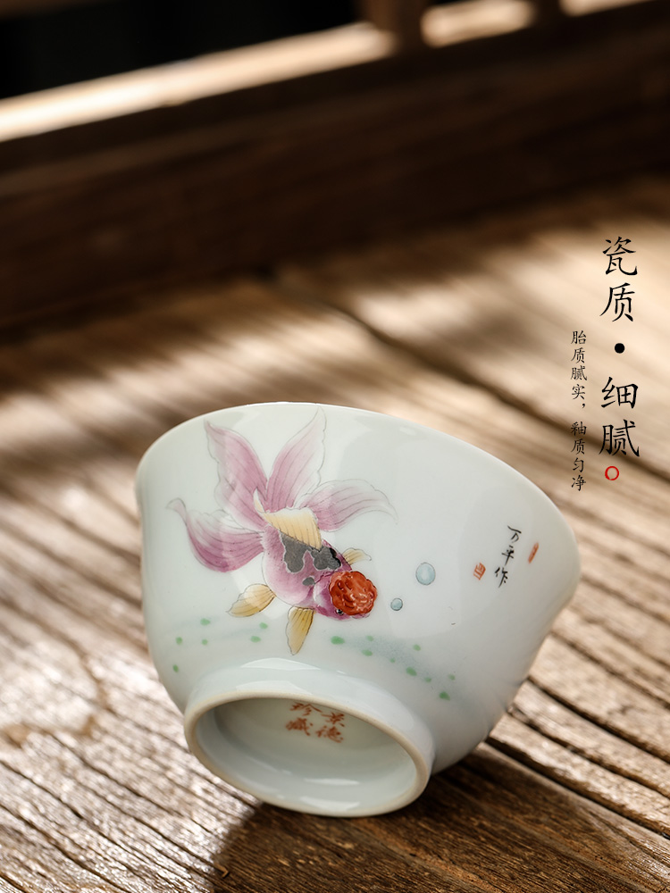 Pure manual Chinese tea master cup single CPU jingdezhen hand - made goldfish sample tea cup ceramic restore ancient ways for a cup of tea